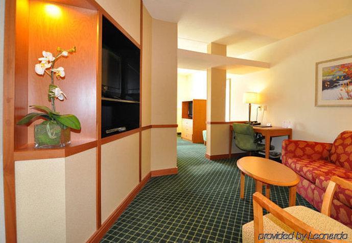 Fairfield Inn & Suites Марианна Экстерьер фото