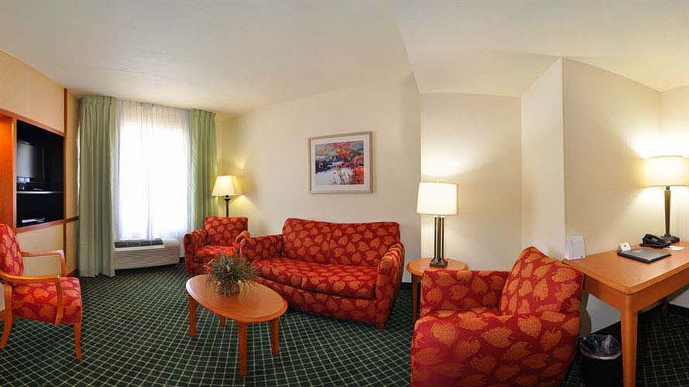 Fairfield Inn & Suites Марианна Экстерьер фото
